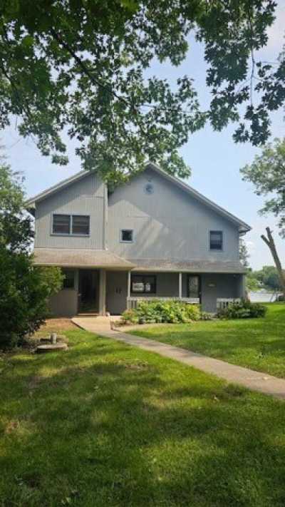 Home For Sale in Antioch, Illinois