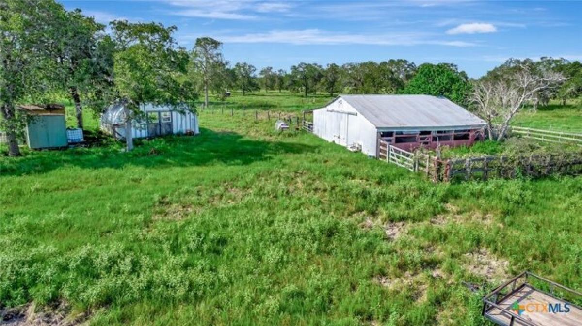 Picture of Residential Land For Sale in Yoakum, Texas, United States