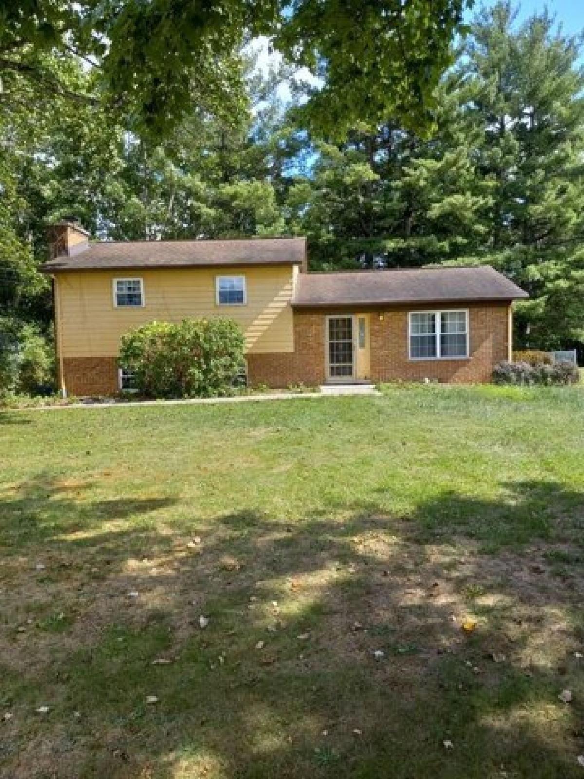 Picture of Home For Sale in Beaver, West Virginia, United States