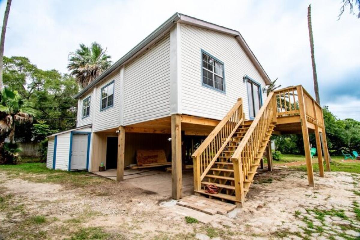 Picture of Home For Sale in Liverpool, Texas, United States