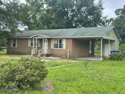 Home For Sale in Elizabethtown, North Carolina