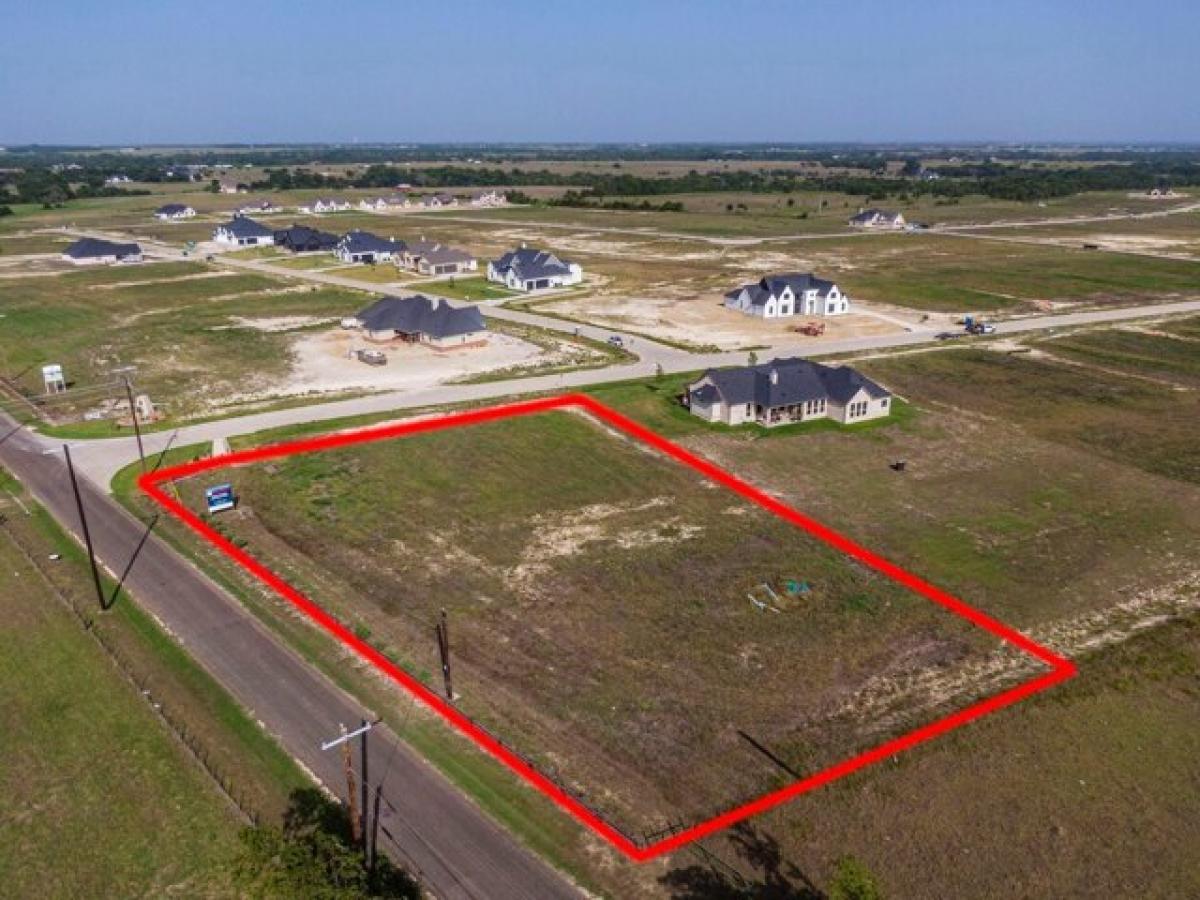 Picture of Residential Land For Sale in Waxahachie, Texas, United States