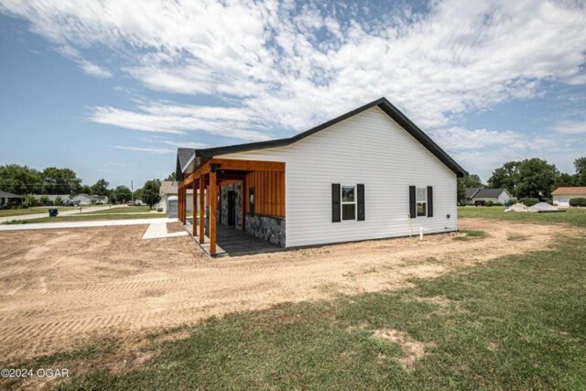 Picture of Home For Sale in Lamar, Missouri, United States