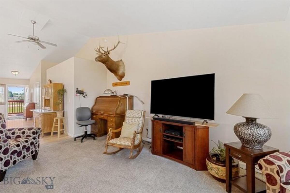 Picture of Home For Sale in Belgrade, Montana, United States