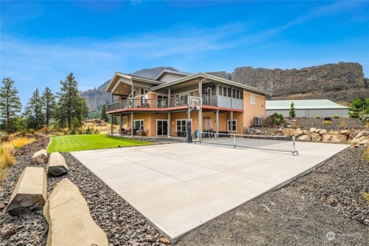 Picture of Home For Sale in Creston, Washington, United States