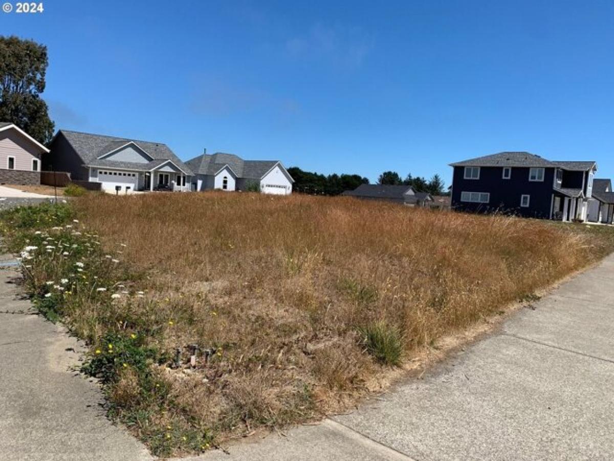 Picture of Residential Land For Sale in Bandon, Oregon, United States