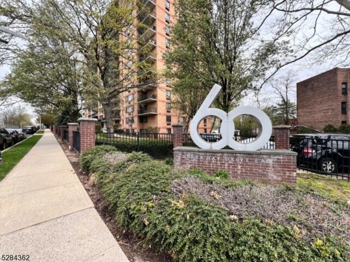 Picture of Home For Sale in East Orange, New Jersey, United States