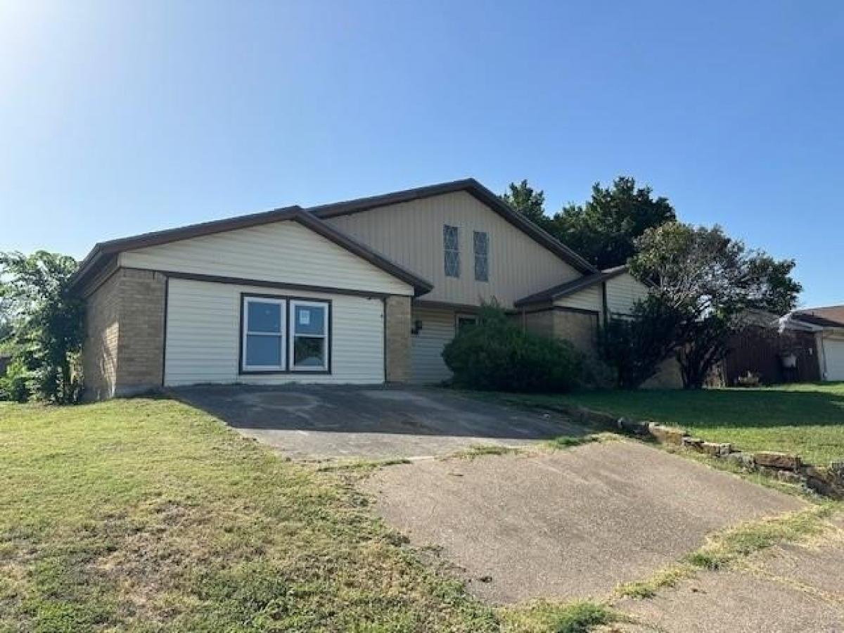 Picture of Home For Sale in Forest Hill, Texas, United States