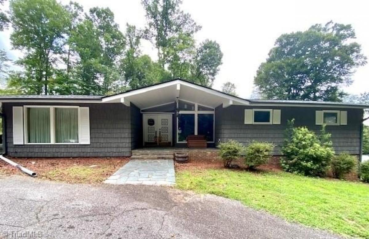 Picture of Home For Sale in North Wilkesboro, North Carolina, United States