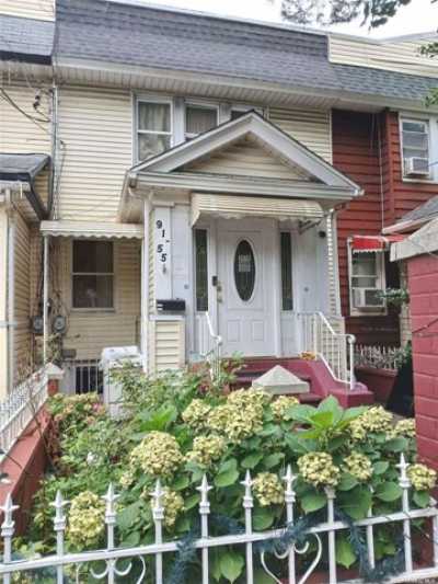 Home For Sale in Woodhaven, New York