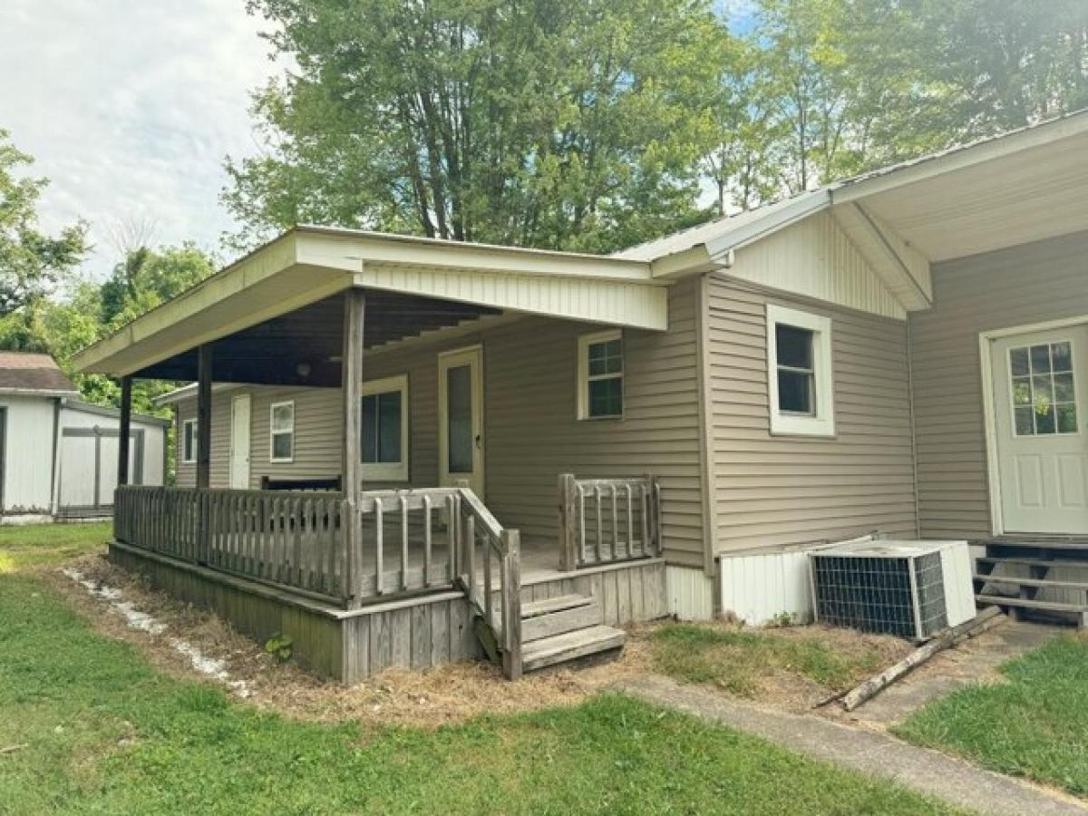 Picture of Home For Sale in Moores Hill, Indiana, United States