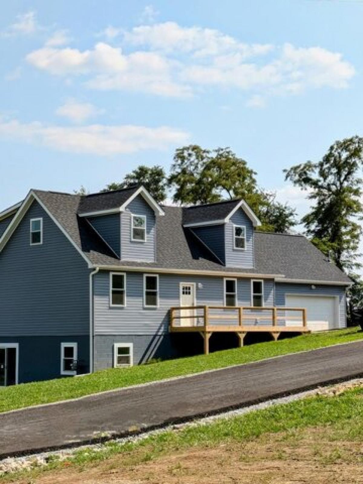 Picture of Home For Sale in Valley Grove, West Virginia, United States