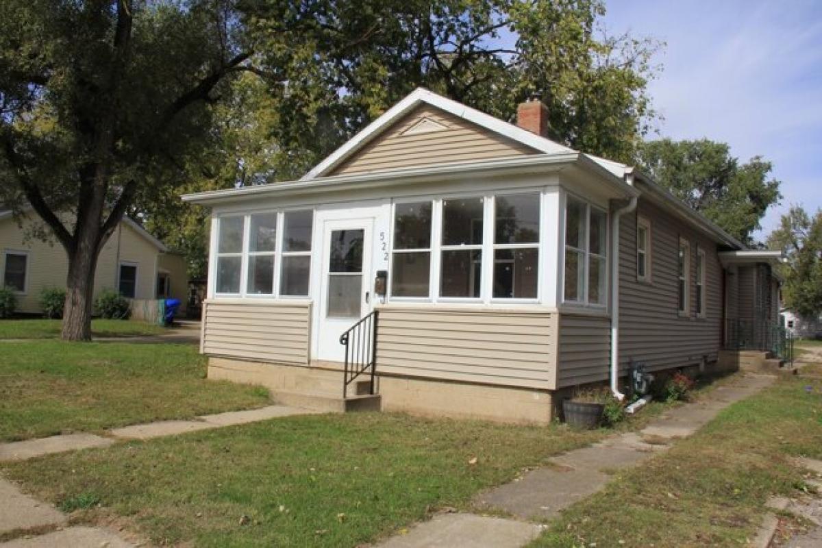 Picture of Home For Sale in Ottawa, Illinois, United States