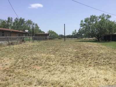 Residential Land For Sale in Devine, Texas