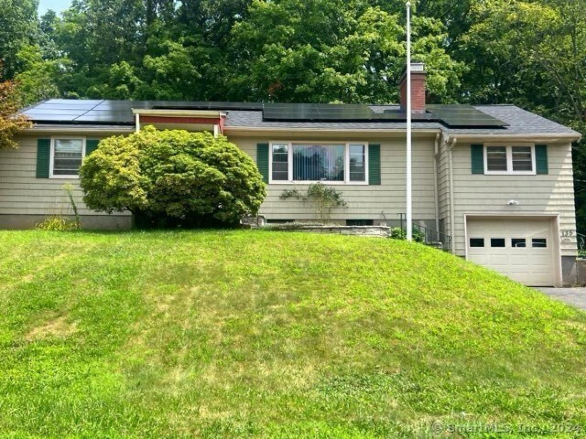 Picture of Home For Sale in New Britain, Connecticut, United States