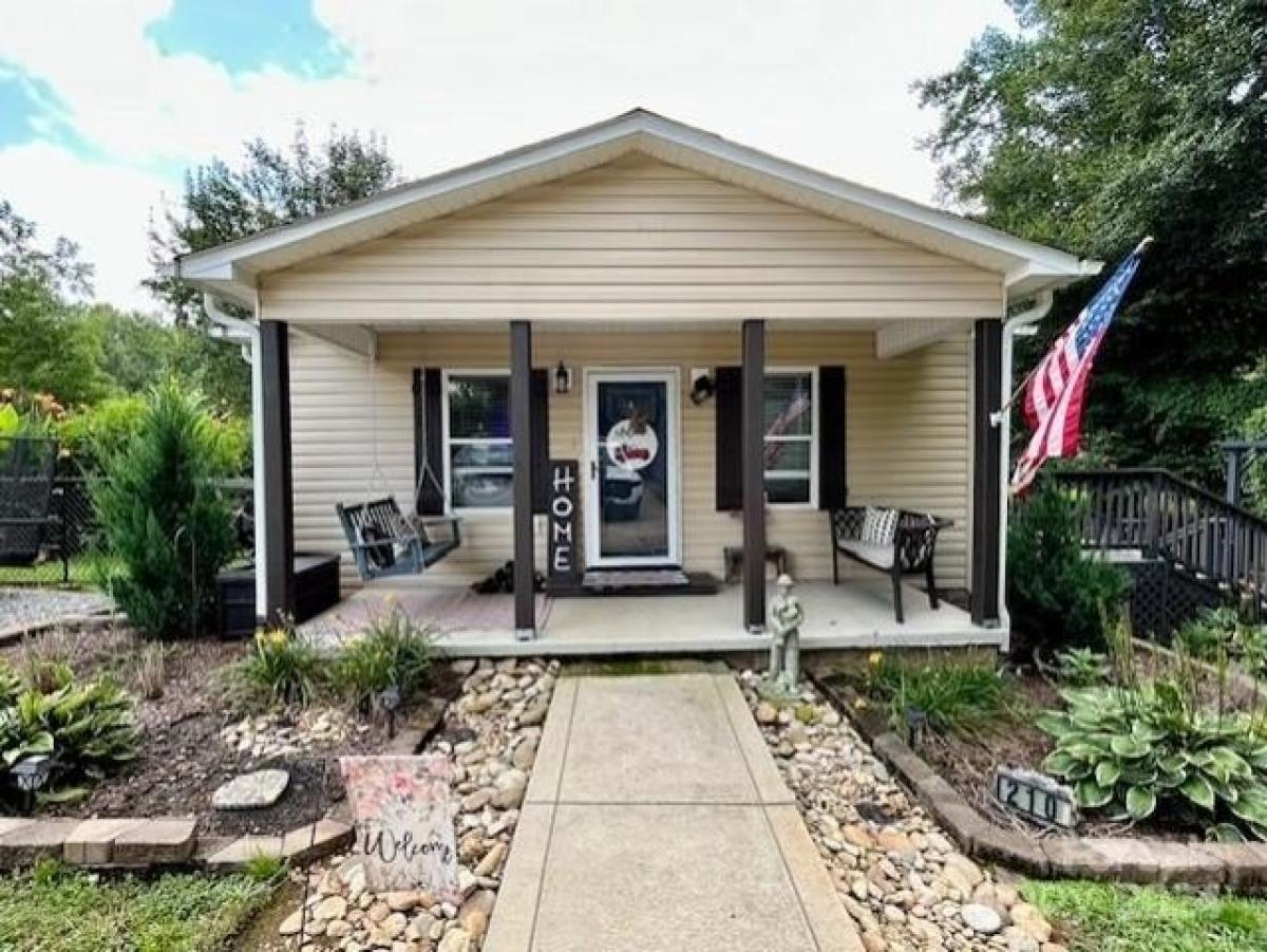 Picture of Home For Sale in Lowell, North Carolina, United States