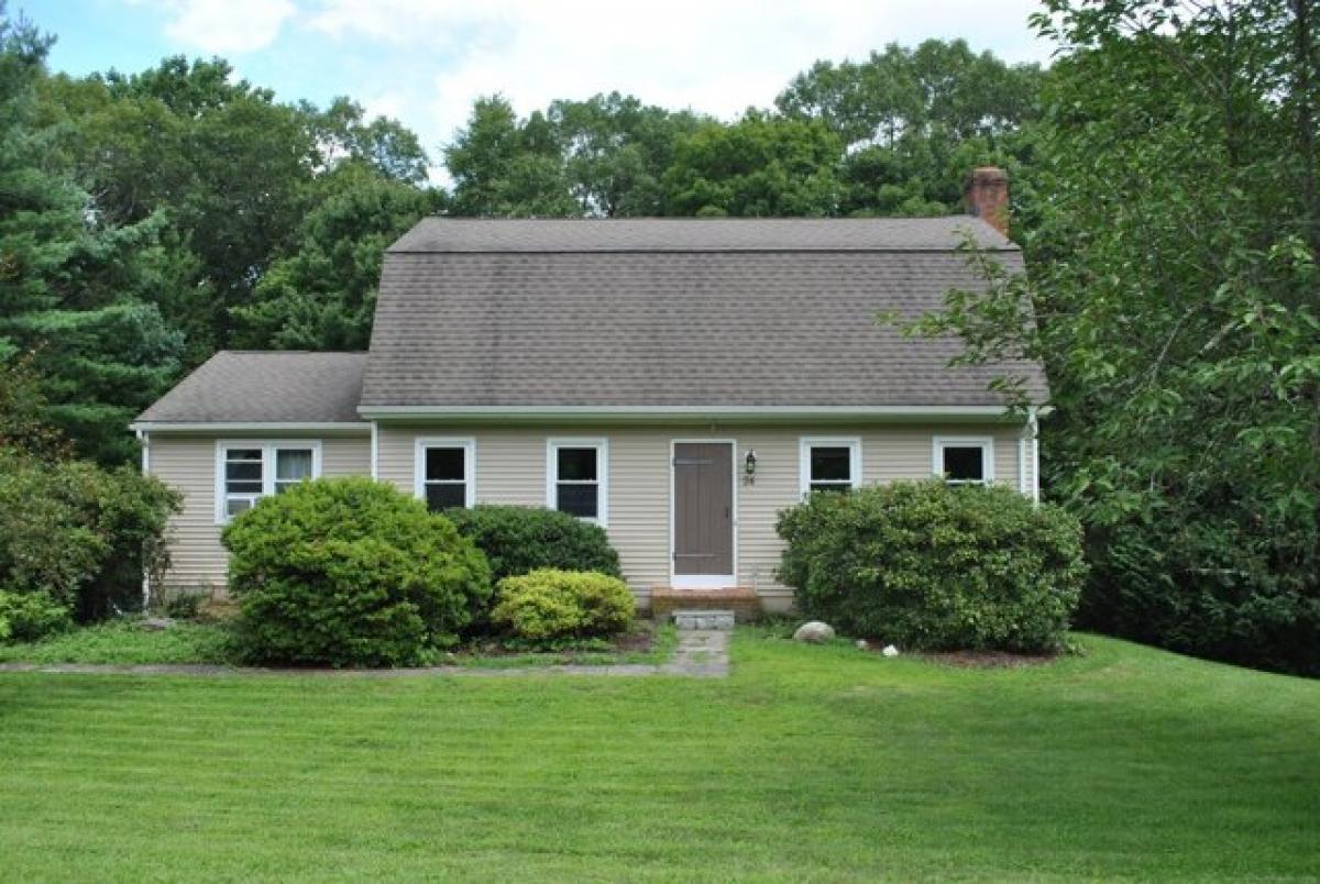 Picture of Home For Sale in New Milford, Connecticut, United States