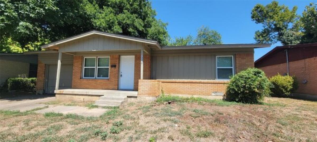 Picture of Home For Sale in Farmers Branch, Texas, United States