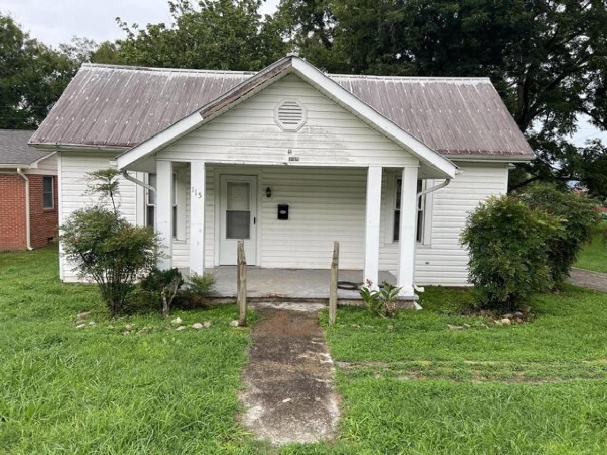 Picture of Home For Sale in South Pittsburg, Tennessee, United States