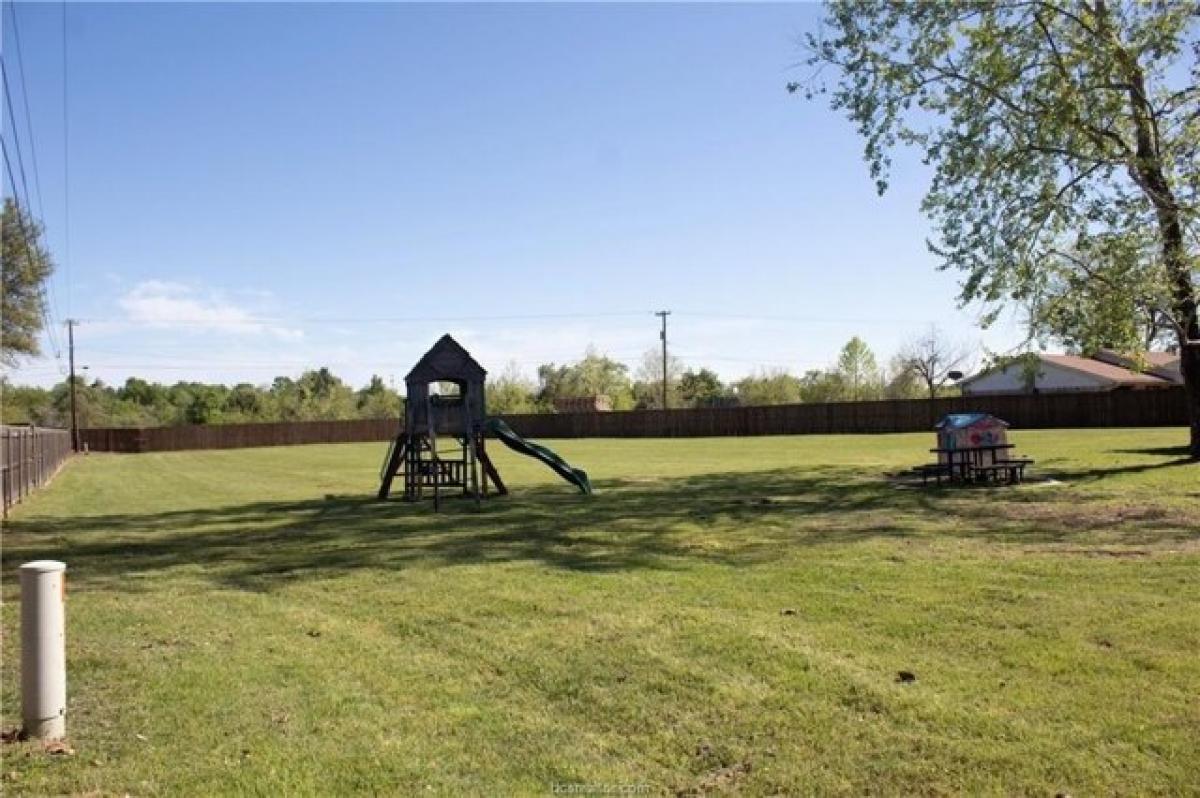 Picture of Home For Sale in Hearne, Texas, United States