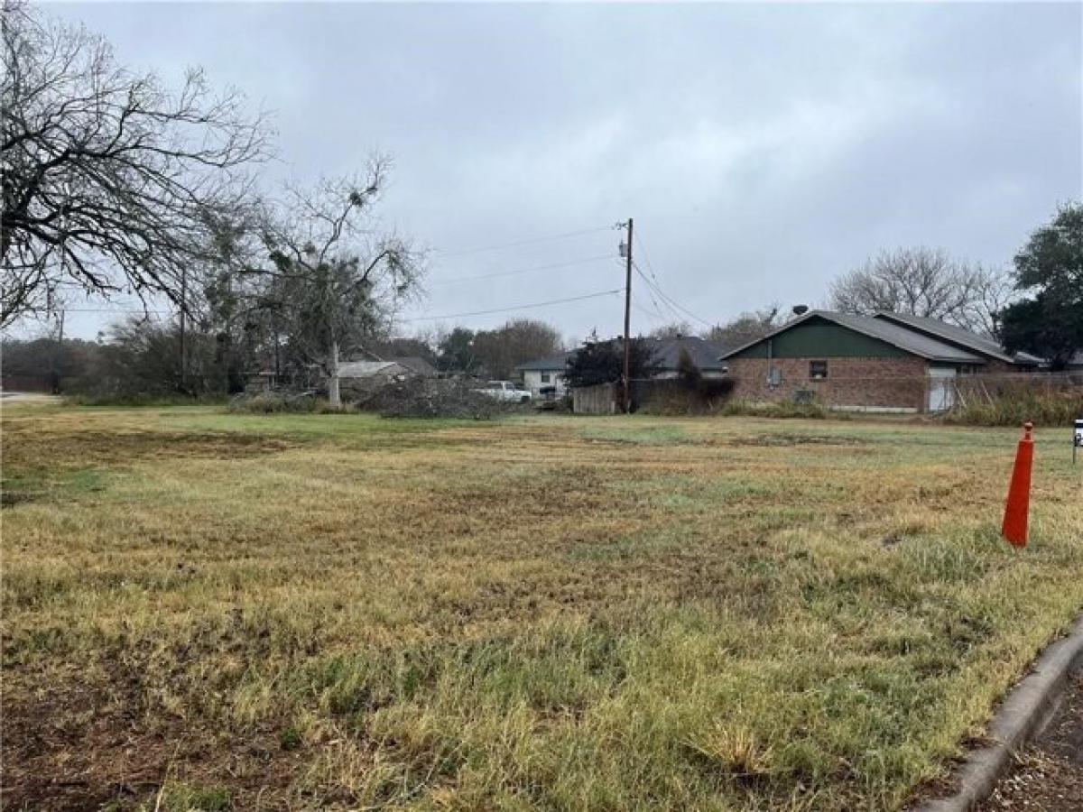 Picture of Residential Land For Sale in Beeville, Texas, United States