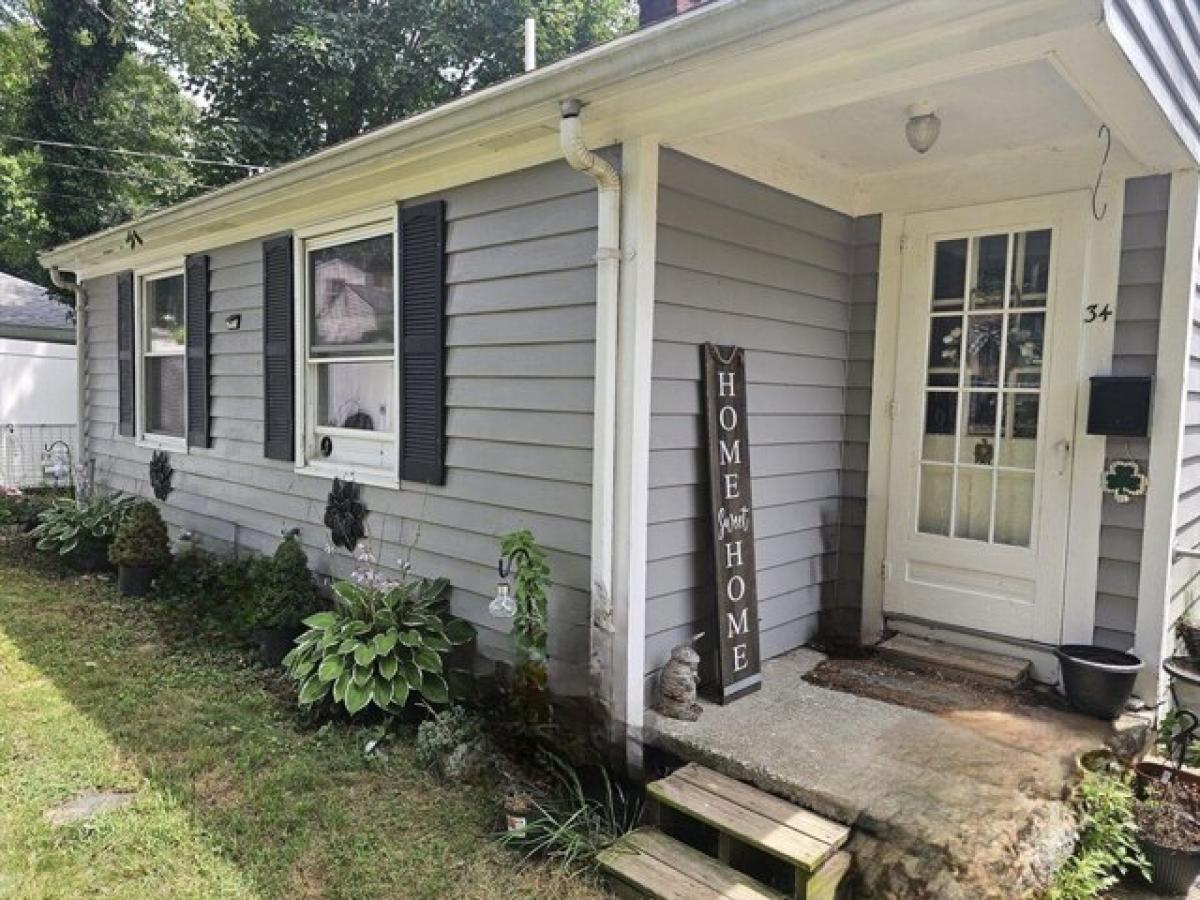 Picture of Home For Sale in Somerset, Massachusetts, United States