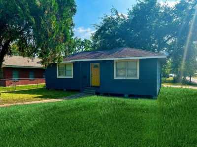 Home For Sale in Beeville, Texas