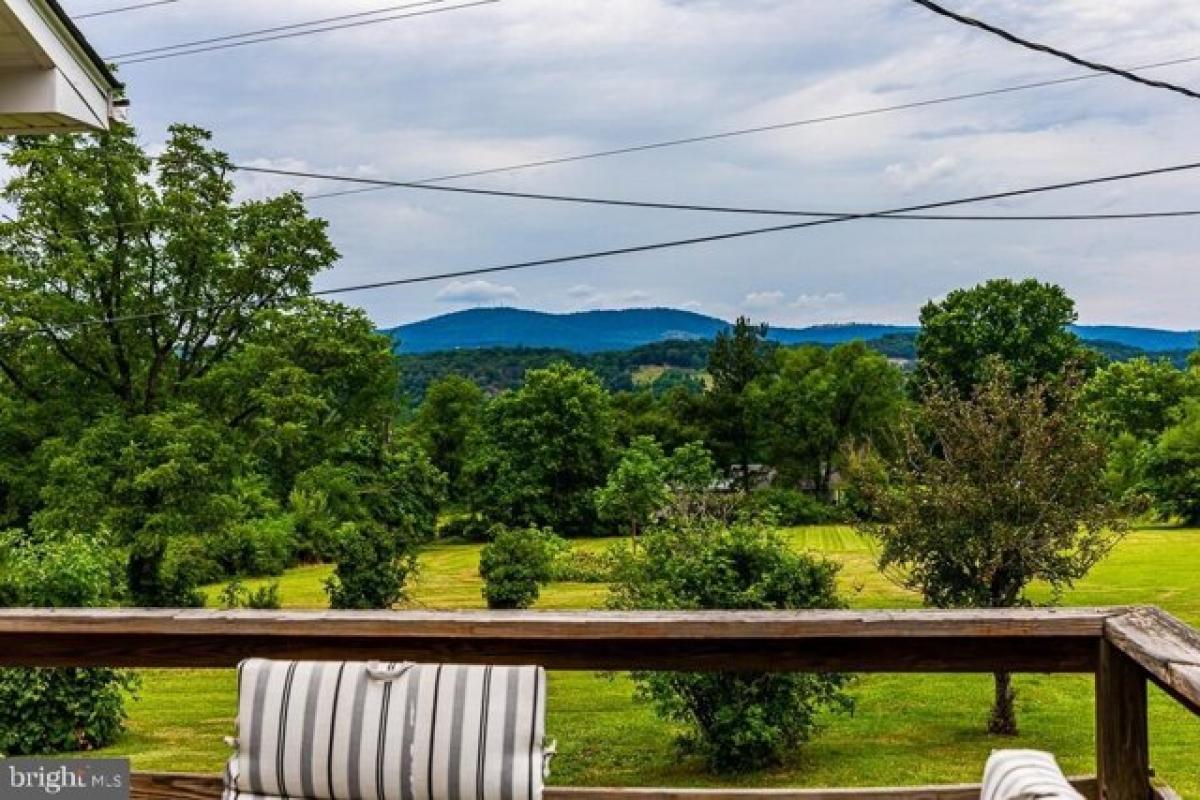 Picture of Home For Sale in Moorefield, West Virginia, United States