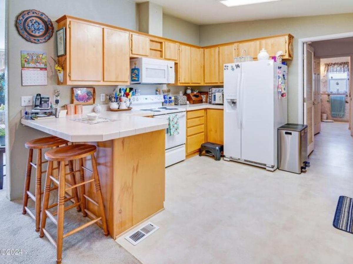 Picture of Home For Sale in Yachats, Oregon, United States