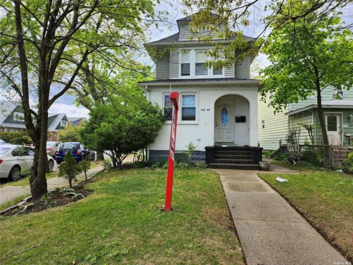 Picture of Home For Sale in Rosedale, New York, United States