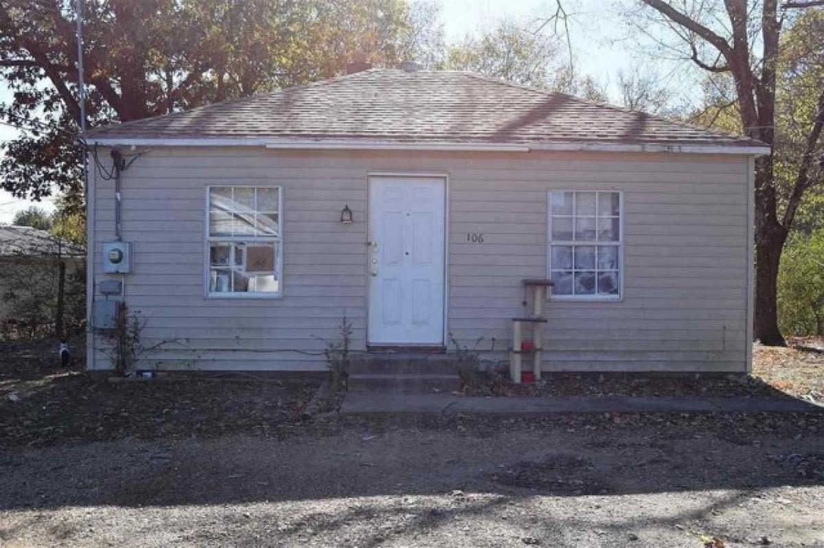 Picture of Home For Sale in Poplar Bluff, Missouri, United States