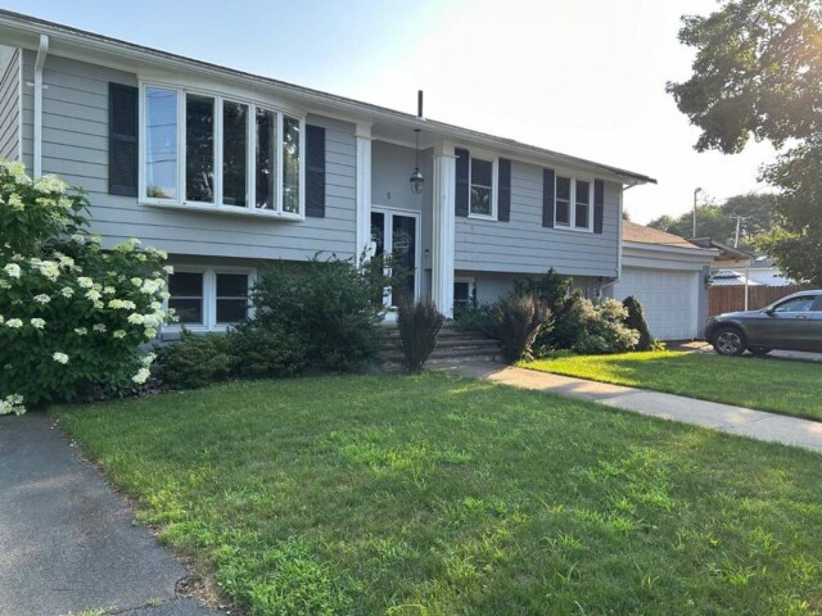 Picture of Home For Sale in Johnston, Rhode Island, United States