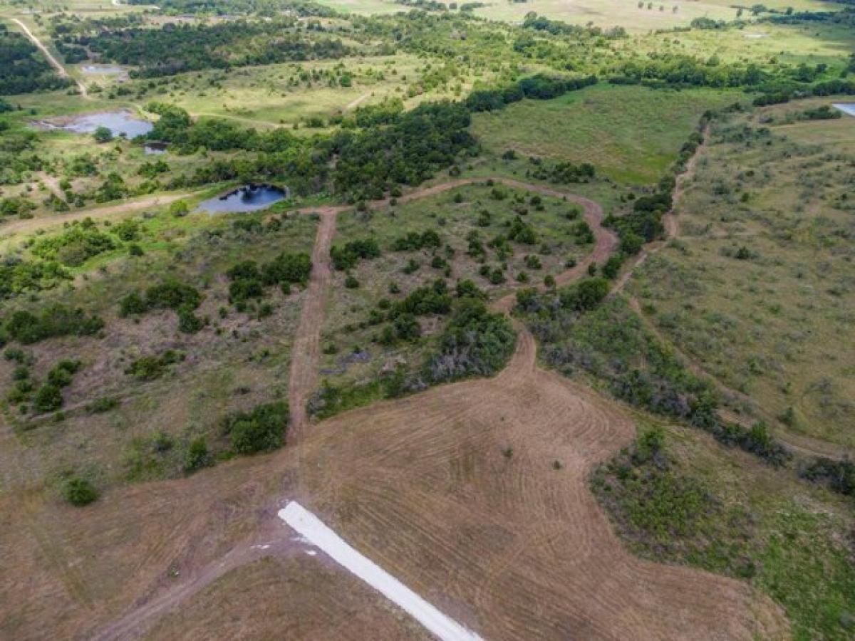 Picture of Residential Land For Sale in Mount Calm, Texas, United States