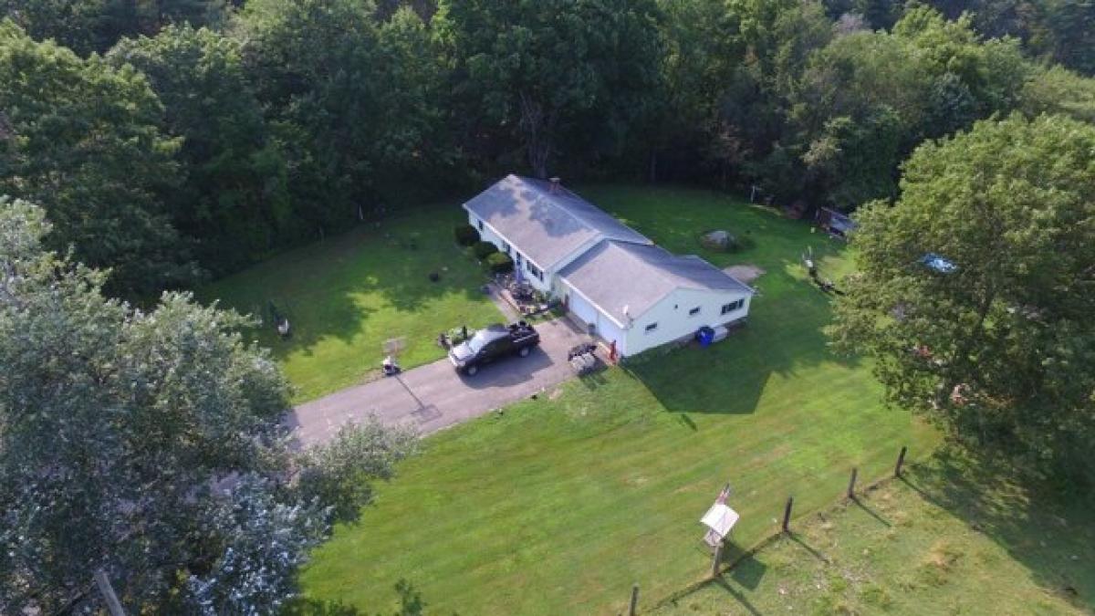 Picture of Home For Sale in New Hartford, Connecticut, United States