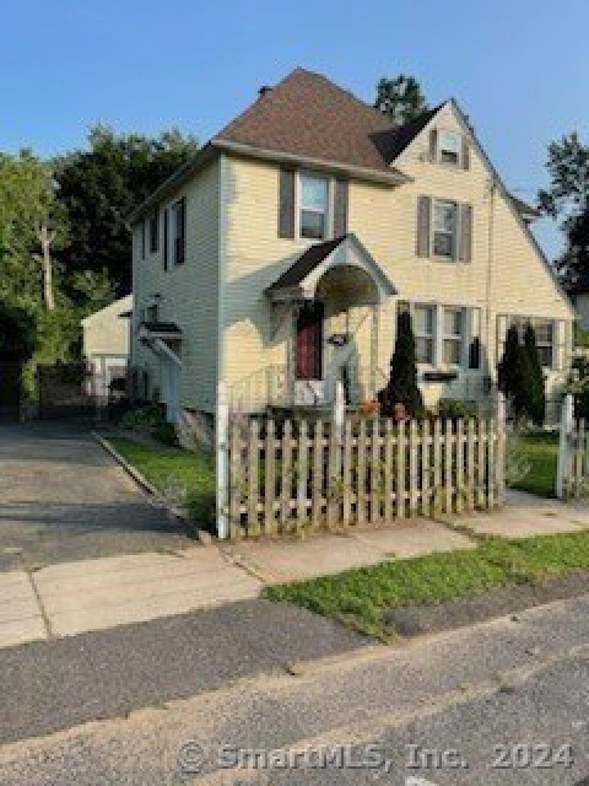 Picture of Home For Sale in East Hartford, Connecticut, United States