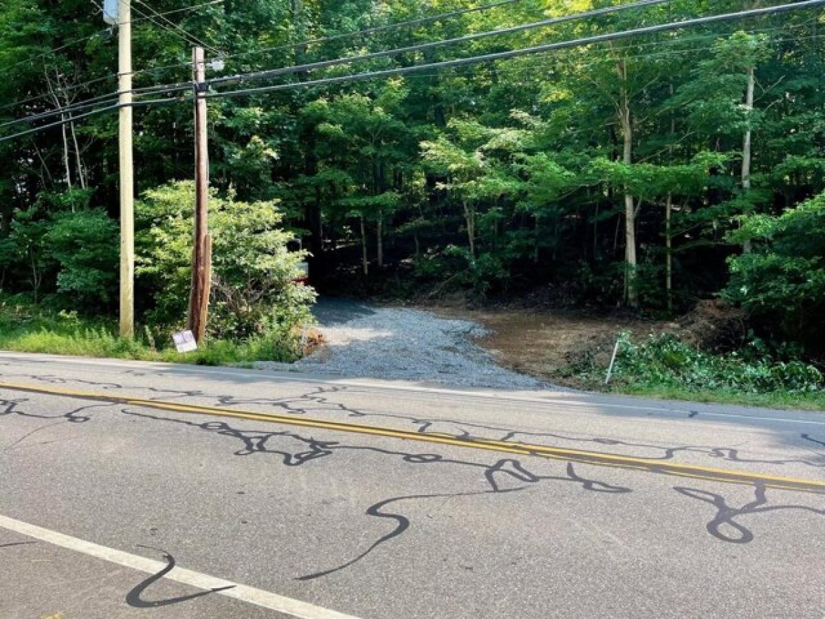 Picture of Residential Land For Sale in Madison, Connecticut, United States