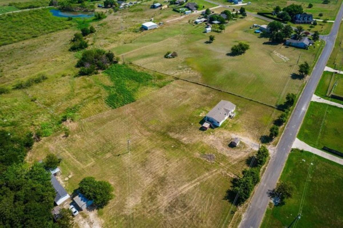 Picture of Home For Sale in Venus, Texas, United States