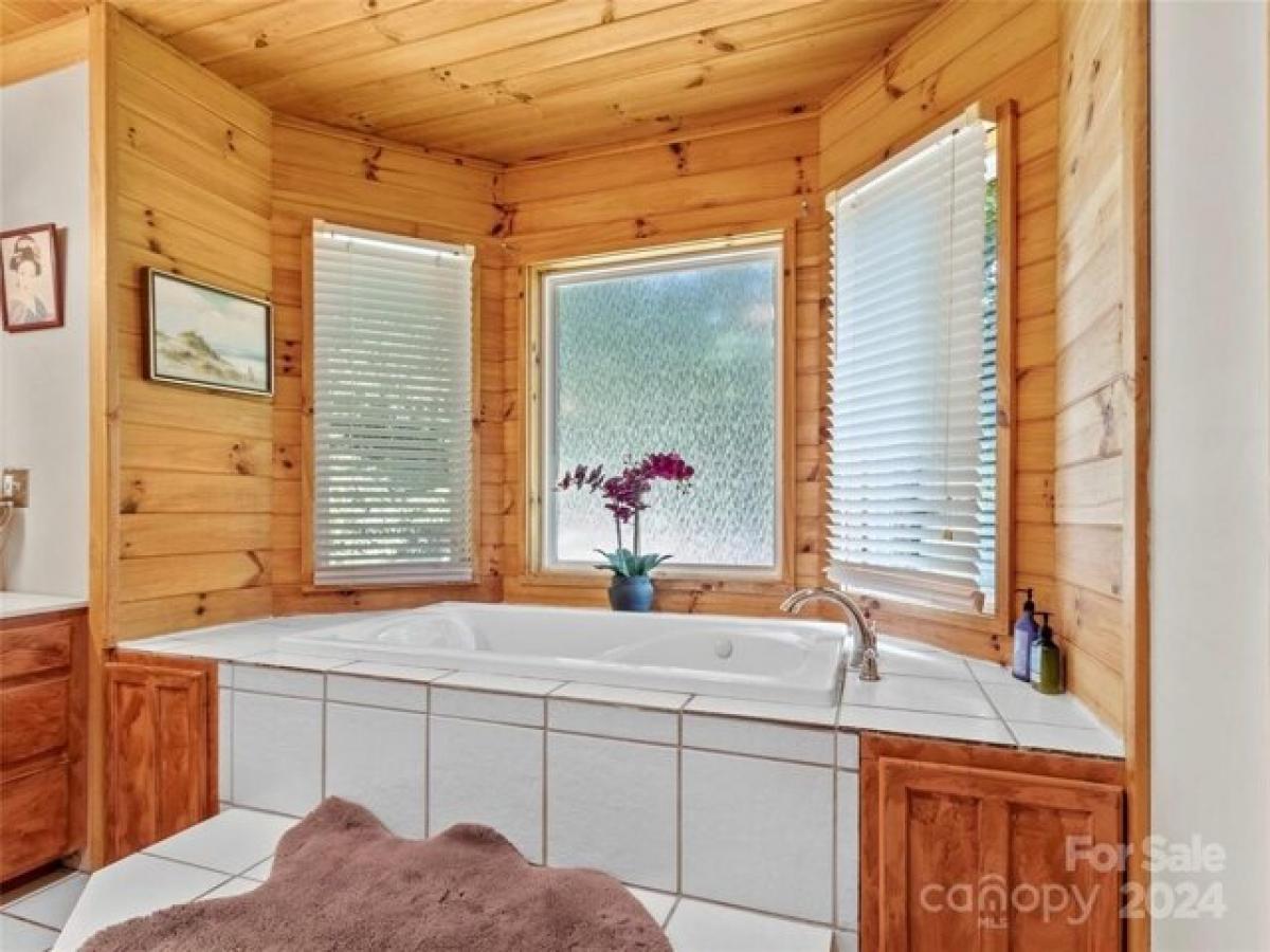 Picture of Home For Sale in Bakersville, North Carolina, United States