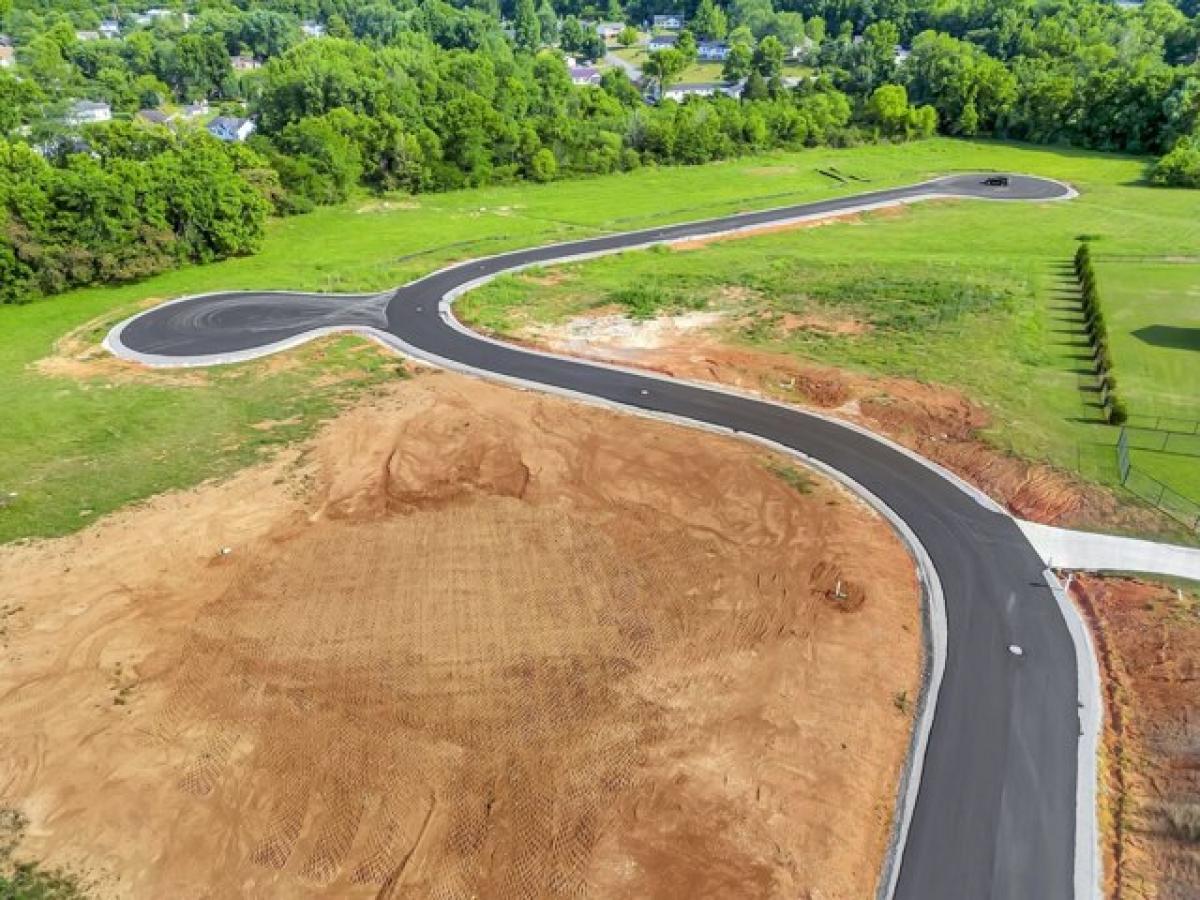 Picture of Residential Land For Sale in Dickson, Tennessee, United States