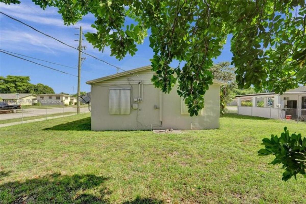 Picture of Home For Sale in West Park, Florida, United States