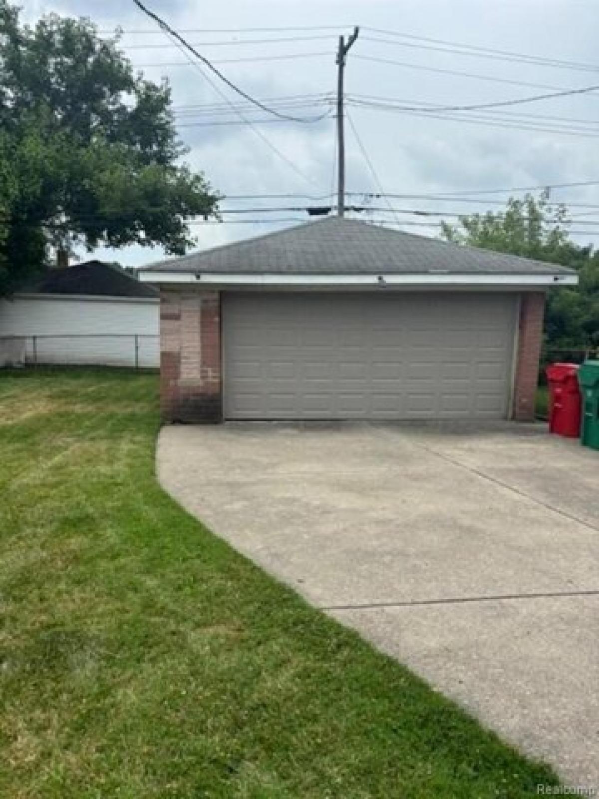 Picture of Home For Sale in Eastpointe, Michigan, United States