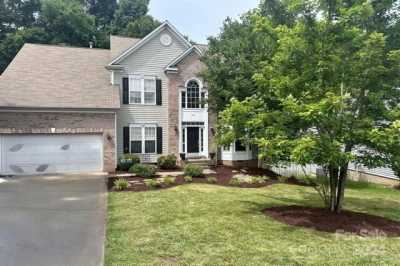 Home For Sale in Lake Wylie, South Carolina