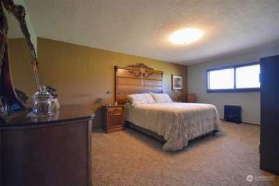 Home For Sale in Onalaska, Washington