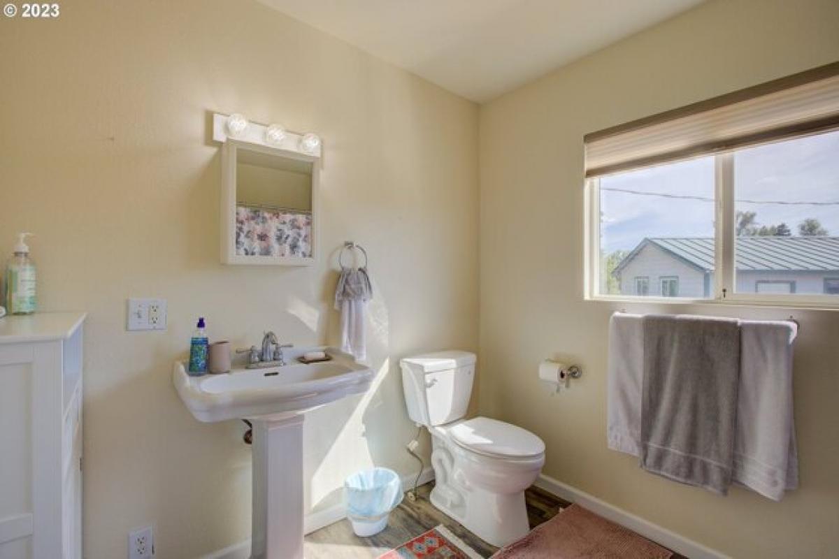 Picture of Home For Sale in Camas Valley, Oregon, United States