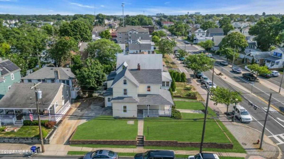 Picture of Home For Sale in Avon by the Sea, New Jersey, United States