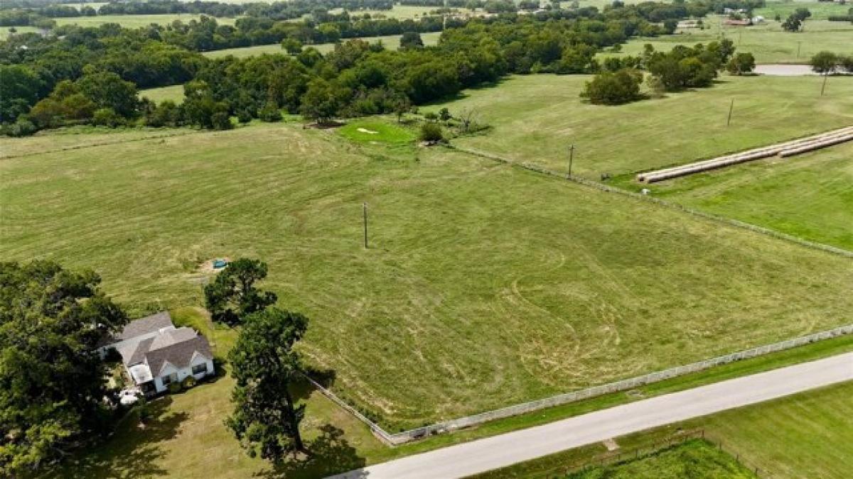 Picture of Residential Land For Sale in Yantis, Texas, United States