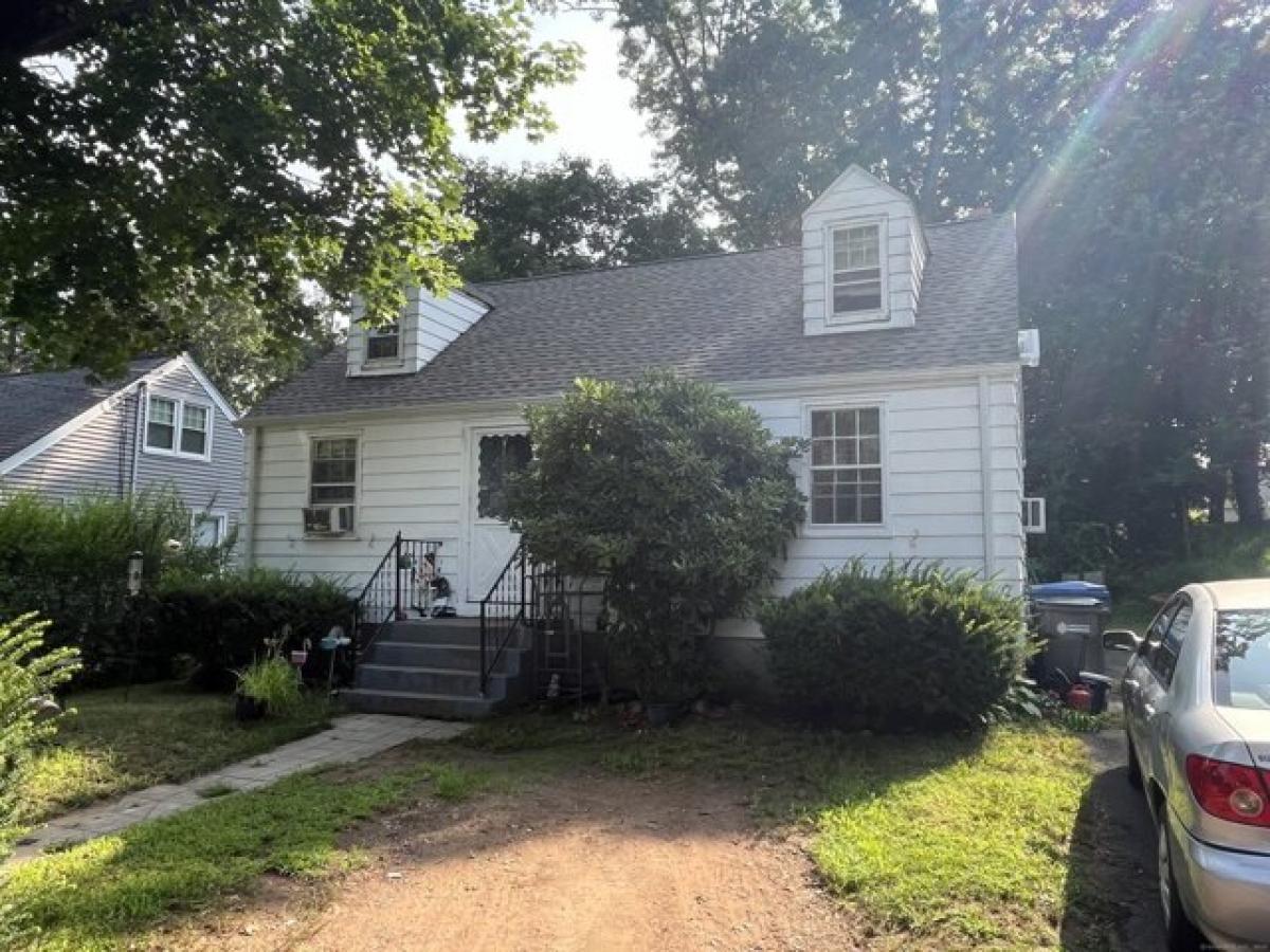 Picture of Home For Sale in Manchester, Connecticut, United States