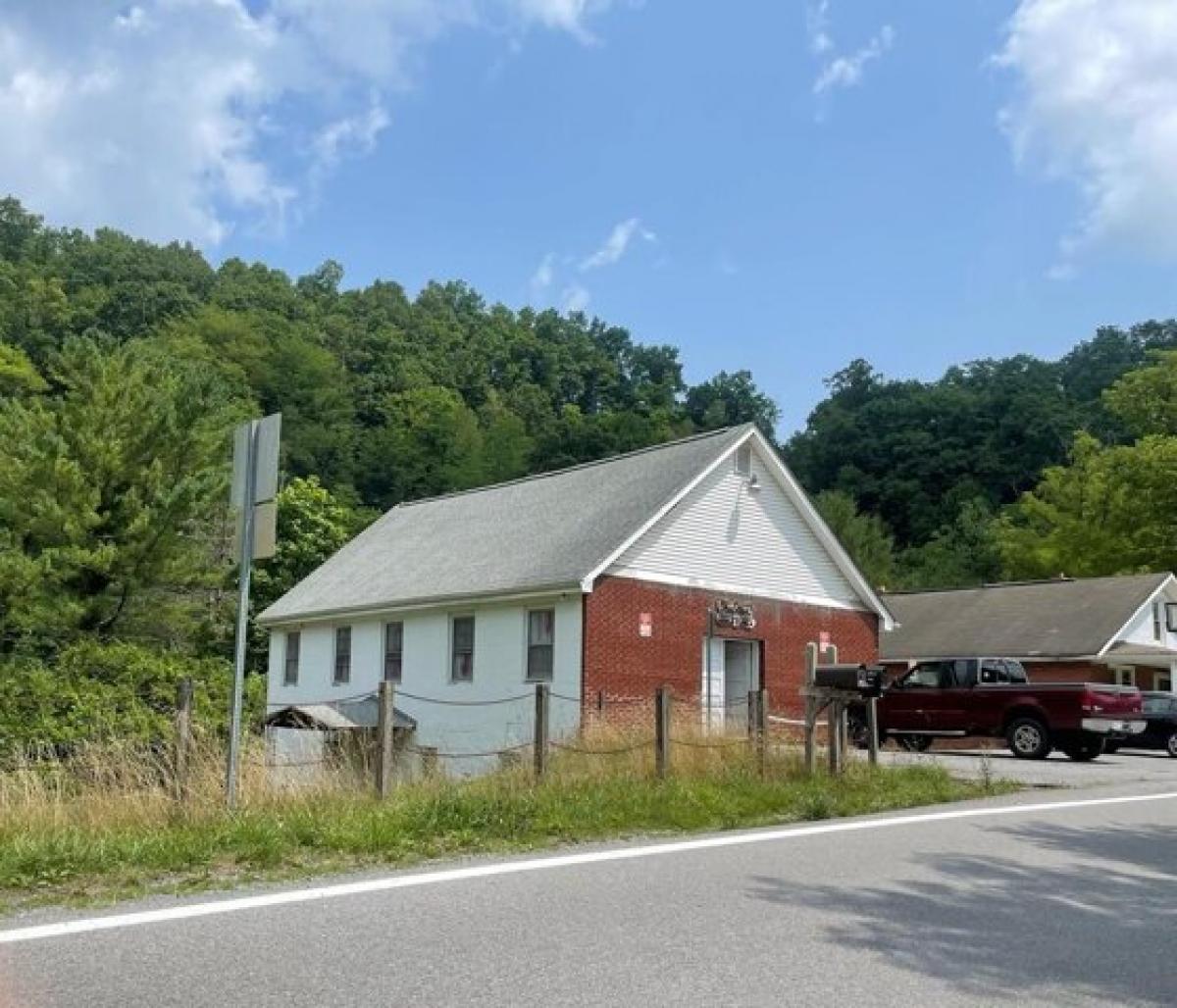 Picture of Home For Sale in Bluefield, Virginia, United States