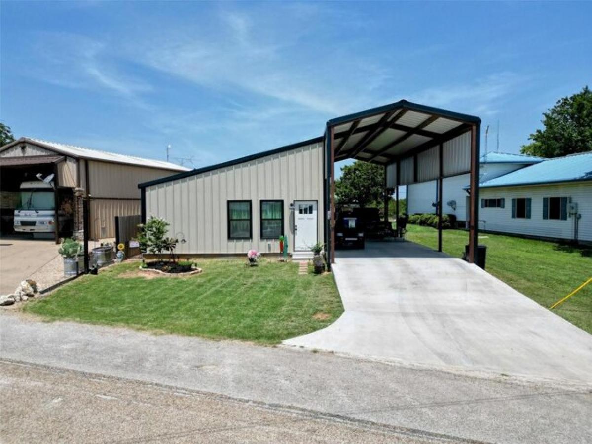 Picture of Home For Sale in Whitney, Texas, United States