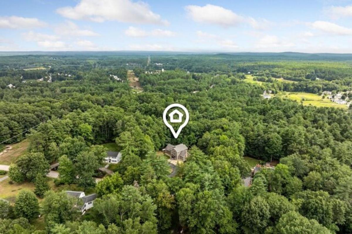 Picture of Home For Sale in Bedford, New Hampshire, United States